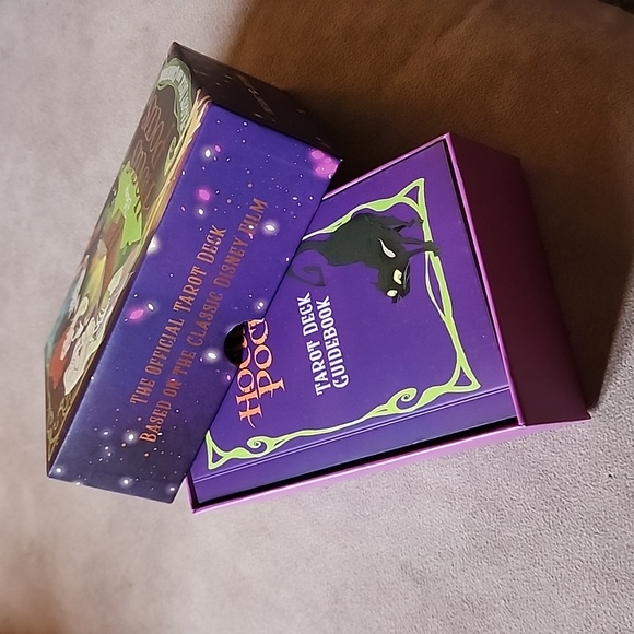Hocus Pocus Themed Tarot Deck - Picture 2 of 3